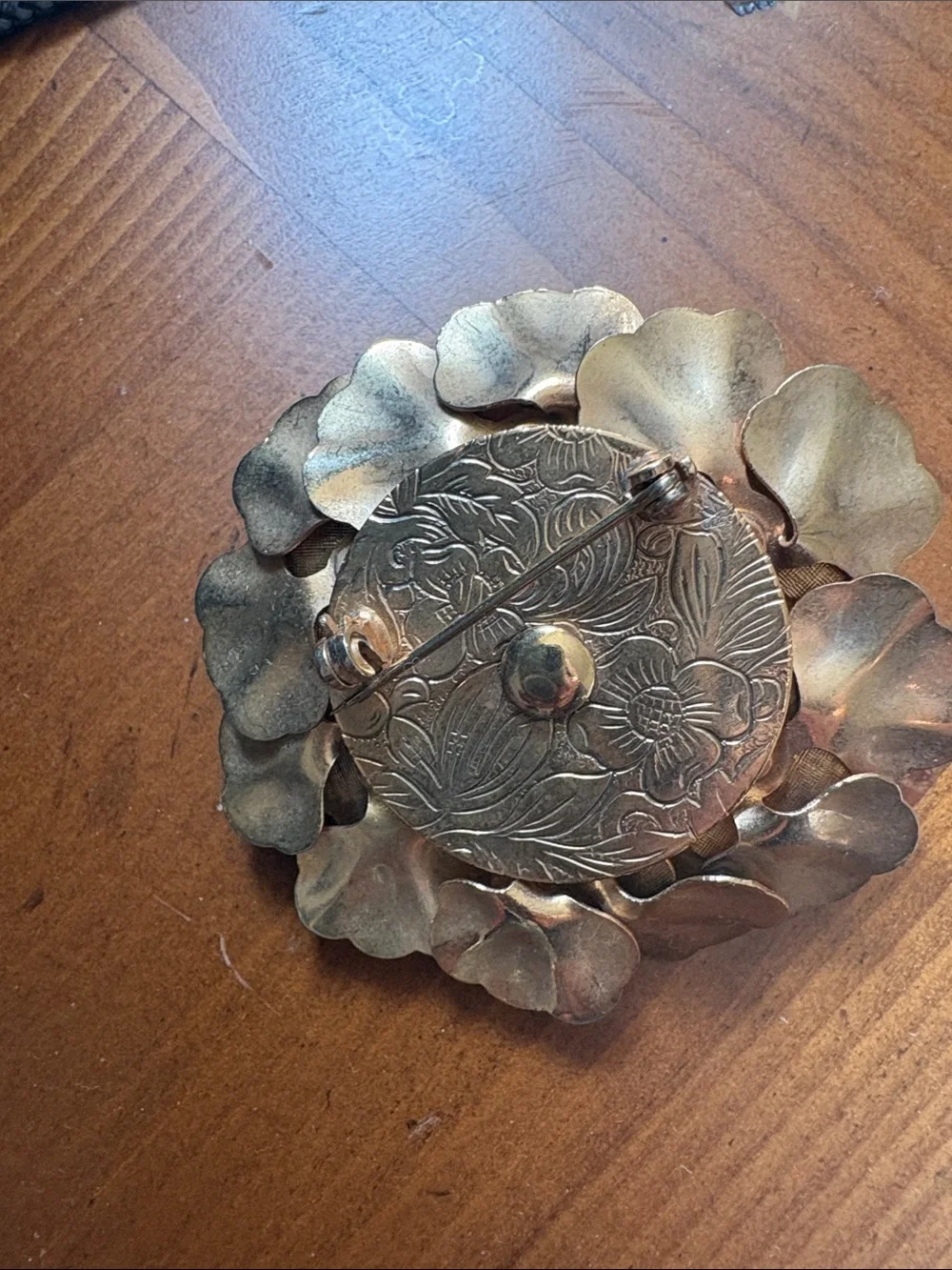 Flower Brooch in Gold -